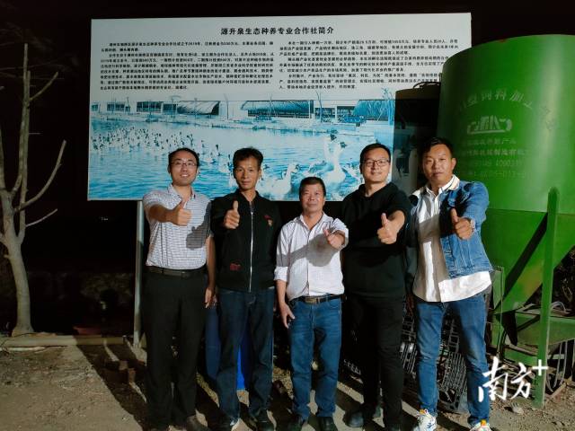 张文浩在潮州湘桥区指导合作社工作。 张文浩在潮州湘桥区指导合作社工作。