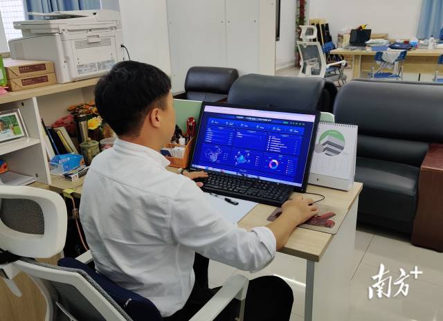 仲恺农业工程学院就业指导中心老师全程在线为招聘会保驾护航。 仲恺农业工程学院就业指导中心老师全程在线为招聘会保驾护航。