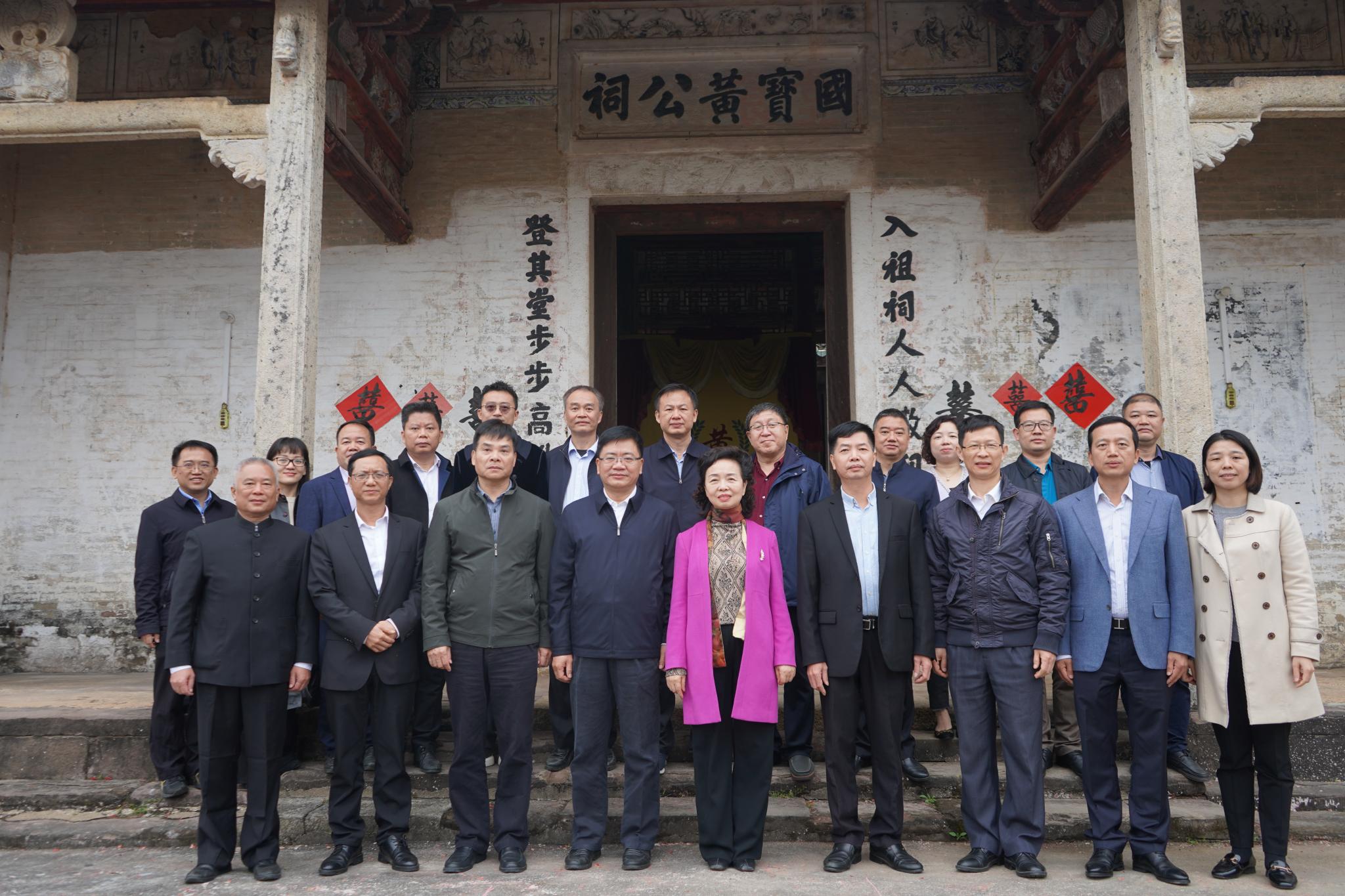 程萍带队赴华南教育历史(罗定)研学基地调研